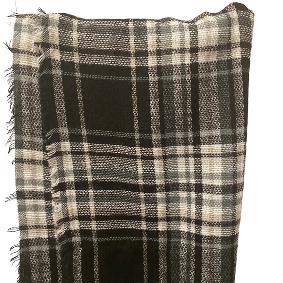Black Grey White Plaid Knit Blanket Scarf Wrap Shawl - Picture 3 of 4